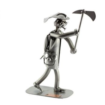 FEUERWEHRMANN MIT AXT