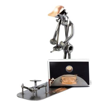 MODELLBAUER MIT DROHNE