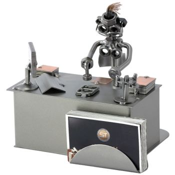 Beamtin mit Visitenkartenhalter