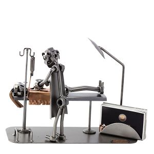 PLASTISCHER CHIRURG MIT VISITENKARTENHALTER